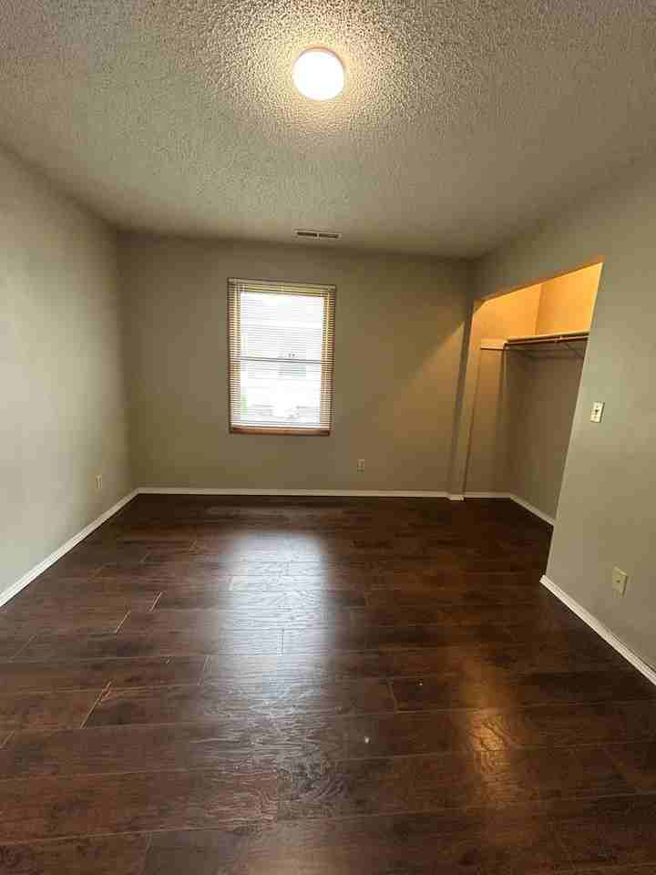 515 E Washington St - Photo 4 of 10