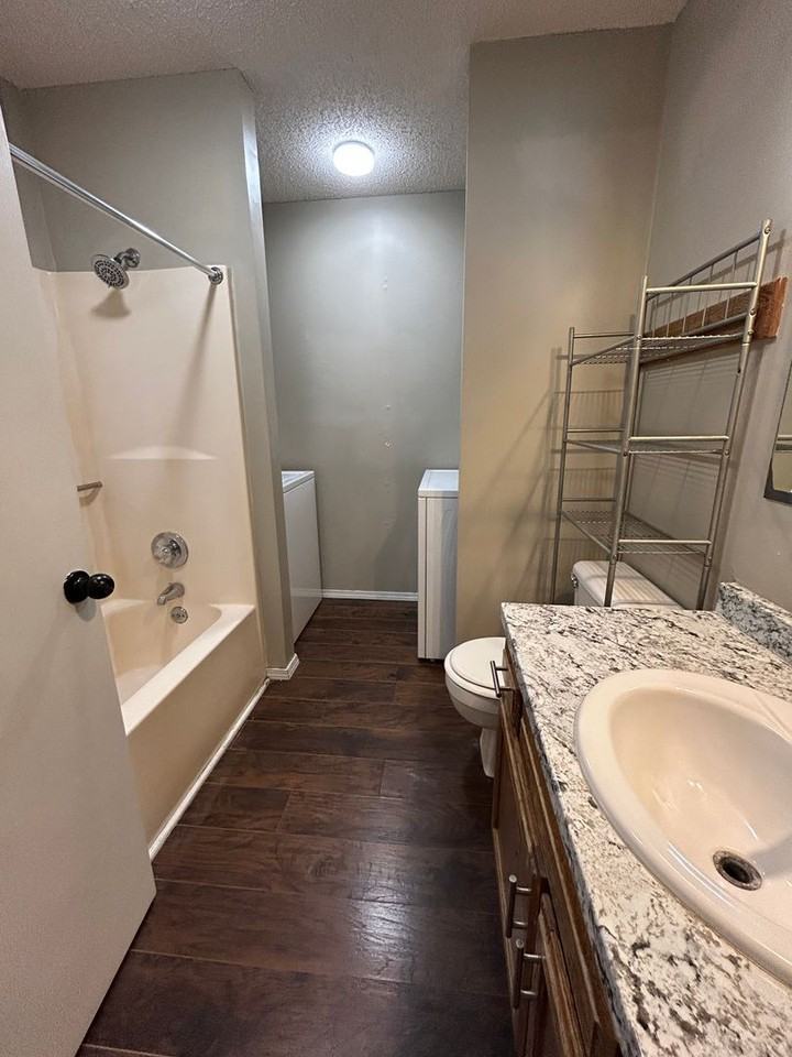 515 E Washington St - Photo 5 of 10