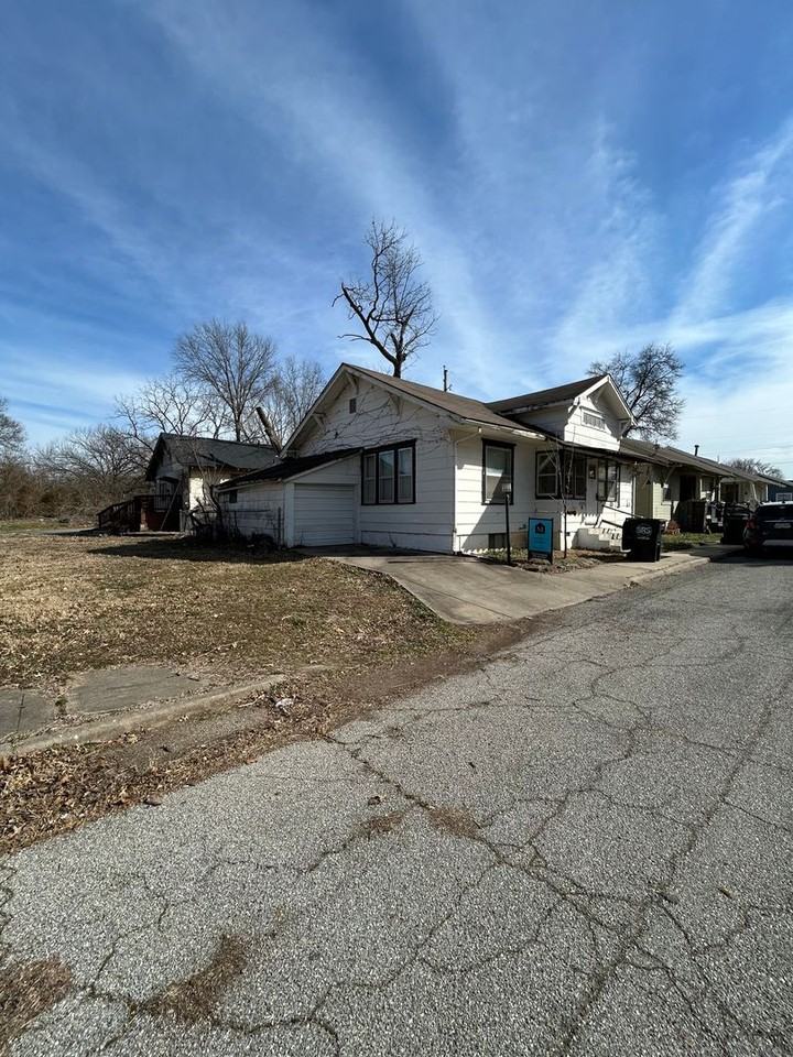 15 4th Street Cir - Photo 2 of 18