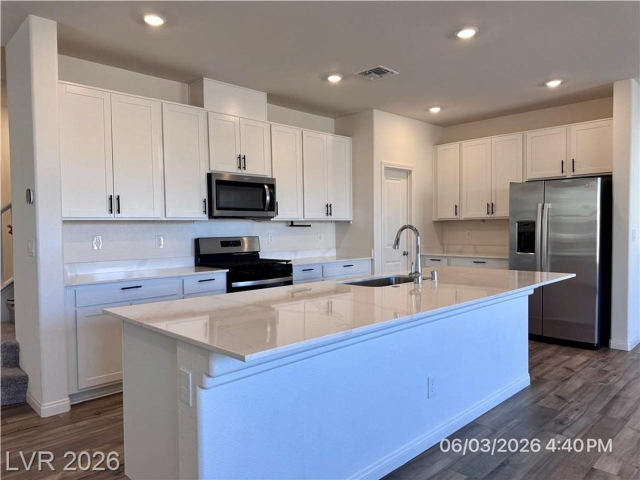 9552 Bursill St - Photo 3 of 46