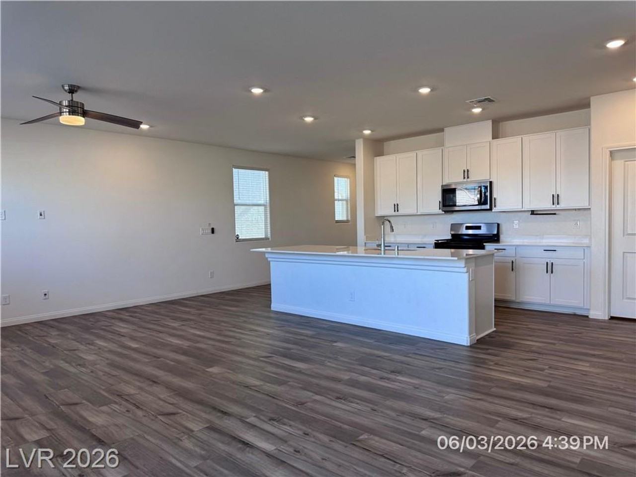 9552 Bursill St - Photo 6 of 46