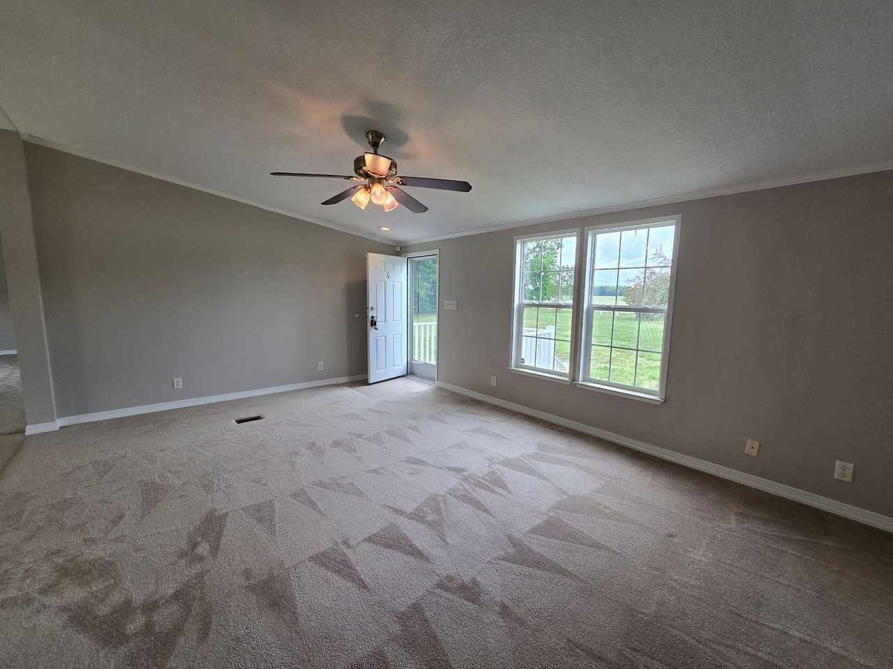 293 S Currituck Rd - Photo 2 of 14