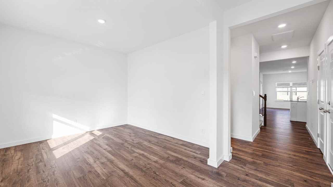3729 Hawks Creek Dr - Photo 4 of 26