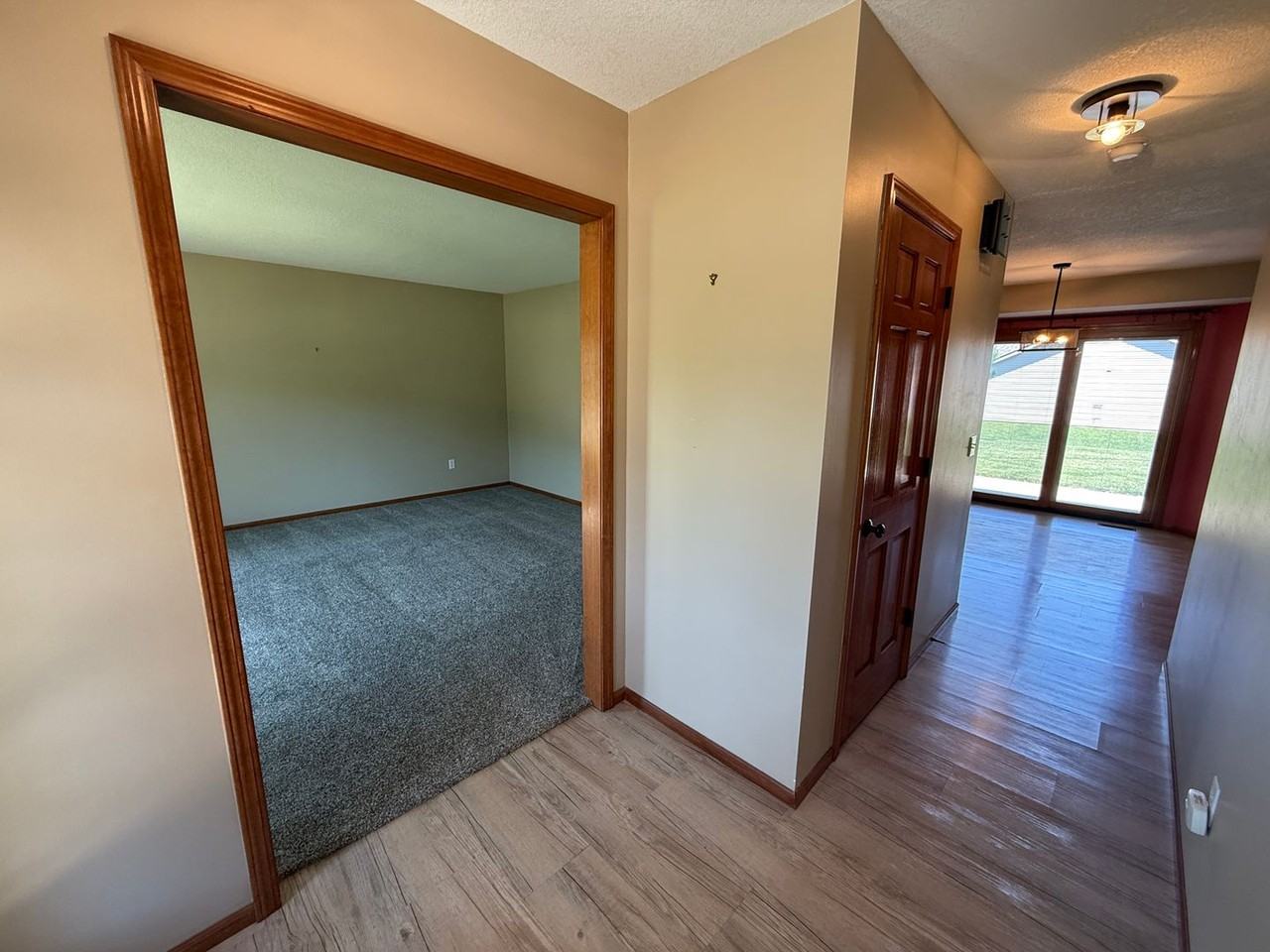 1034 Hemingford Ct - Photo 2 of 26
