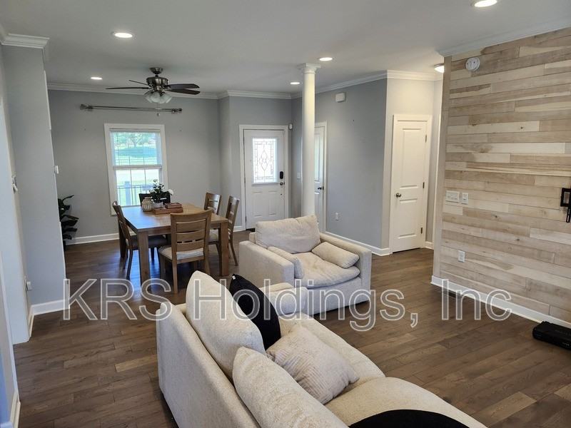 4517 Wiltshire St - Photo 6 of 44