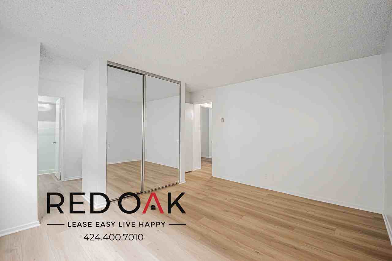 411 E Bay State St - Photo 3 of 30