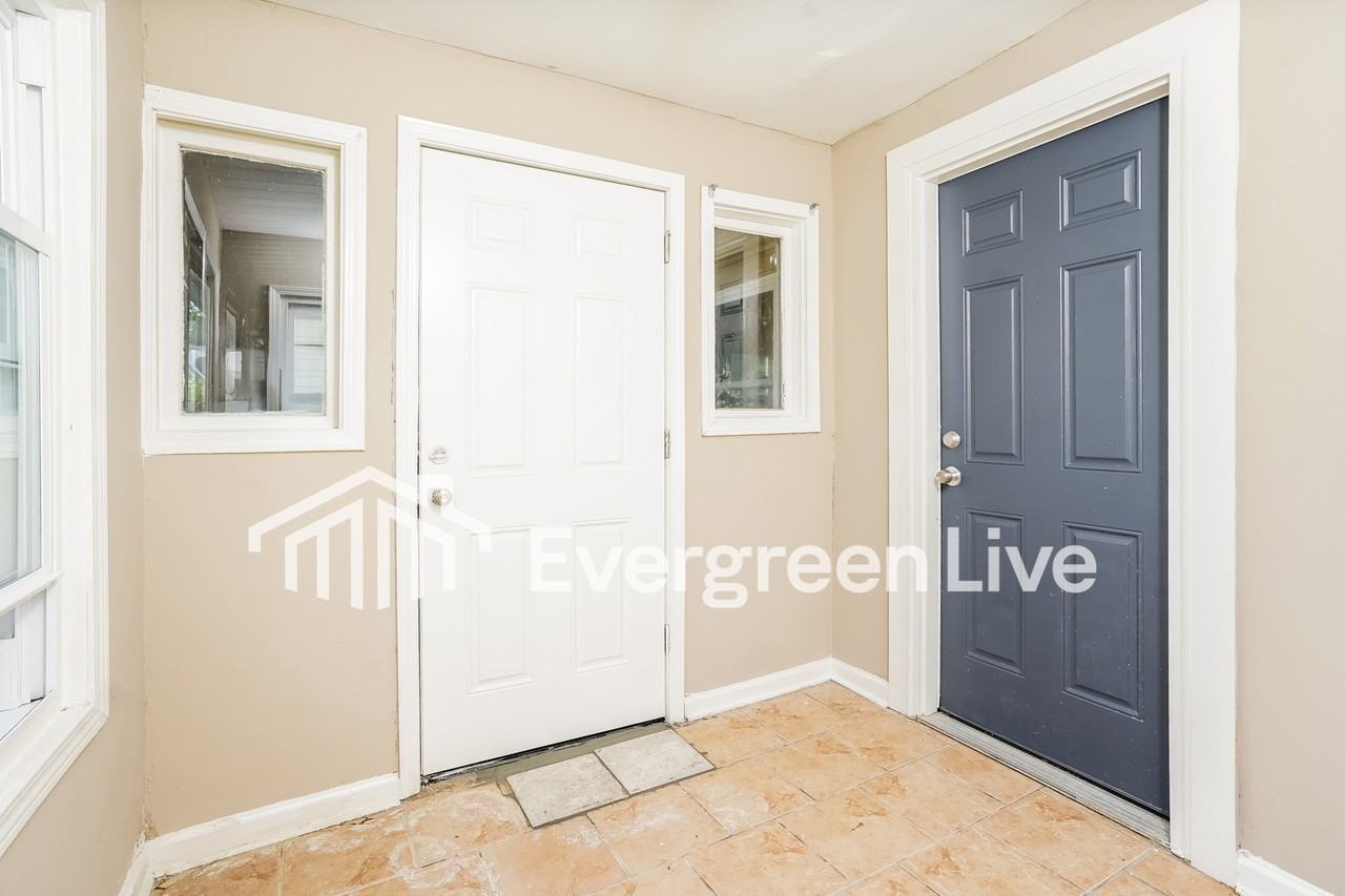 4827 N 46th St - Photo 3 of 13