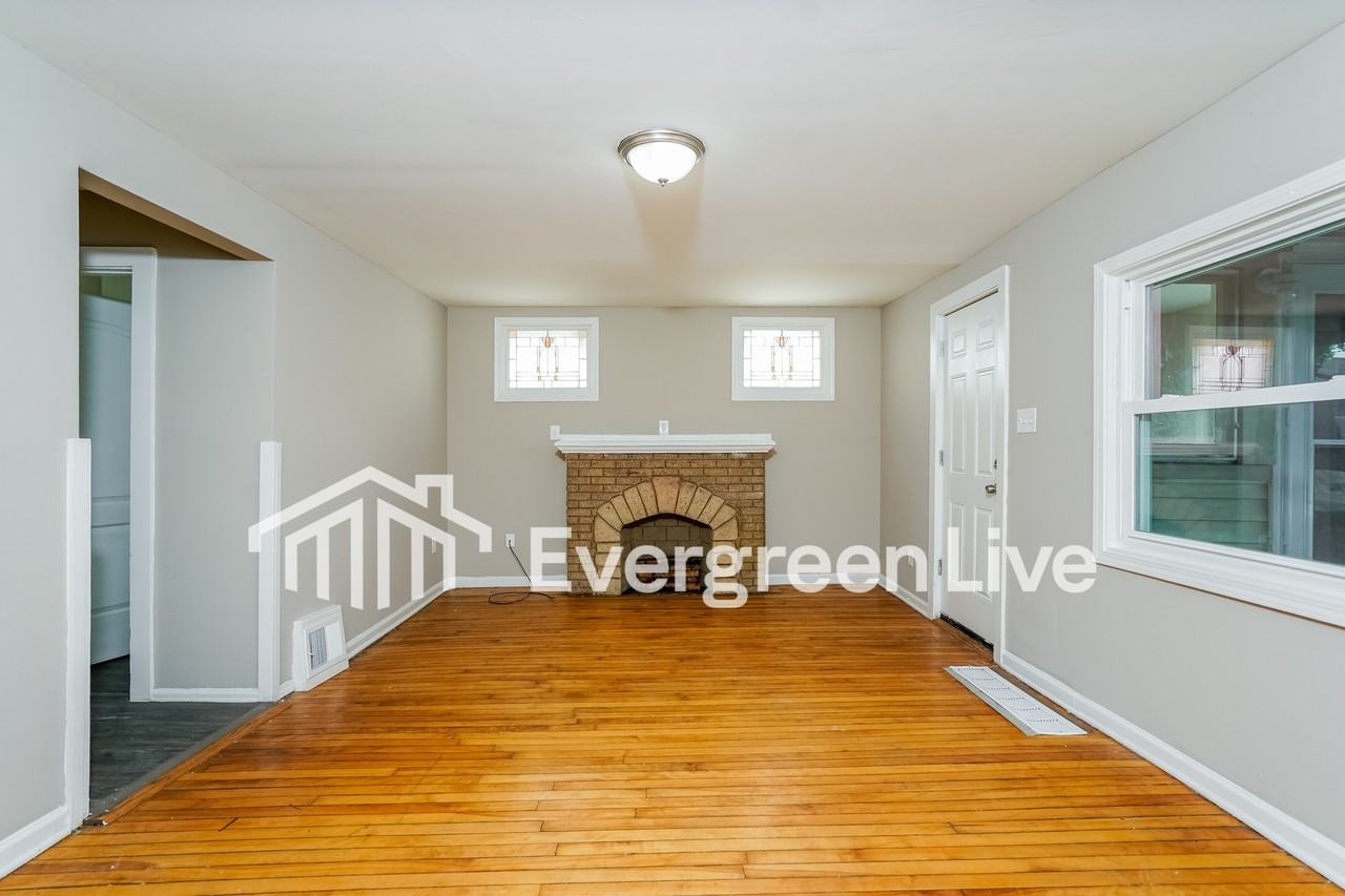 4827 N 46th St - Photo 4 of 13