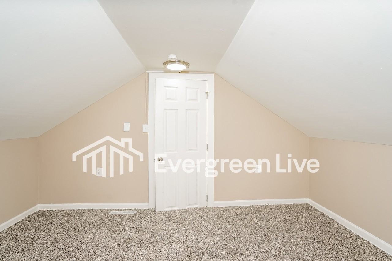 4827 N 46th St - Photo 7 of 13