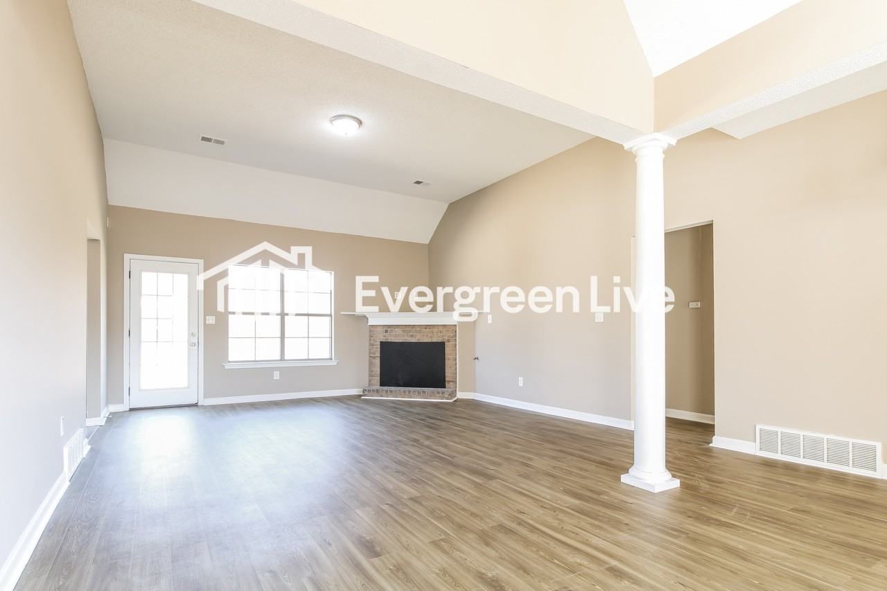 7942 Ivy Lake Ln - Photo 3 of 10
