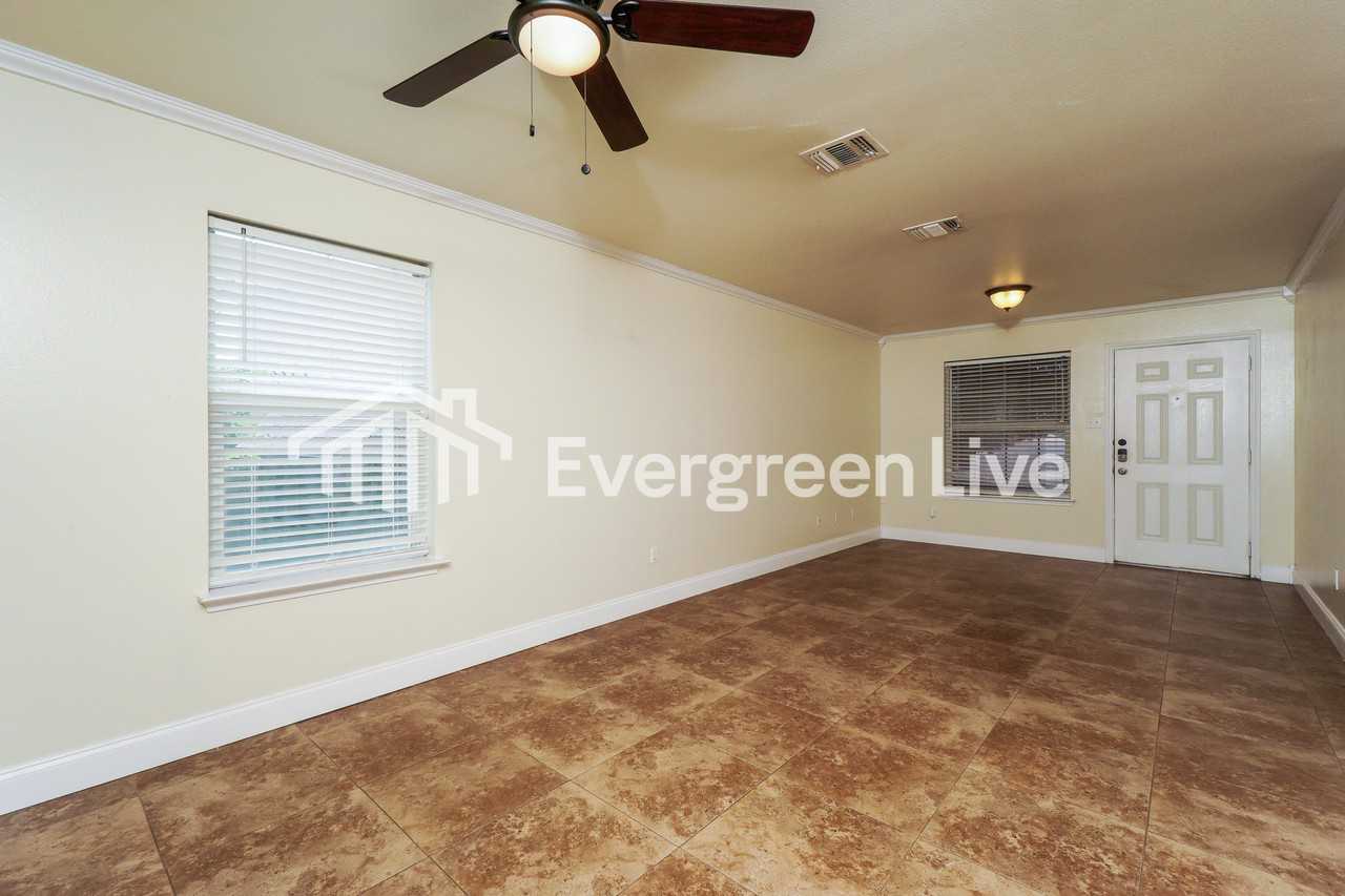10808 Shaenfield Ct - Photo 3 of 11