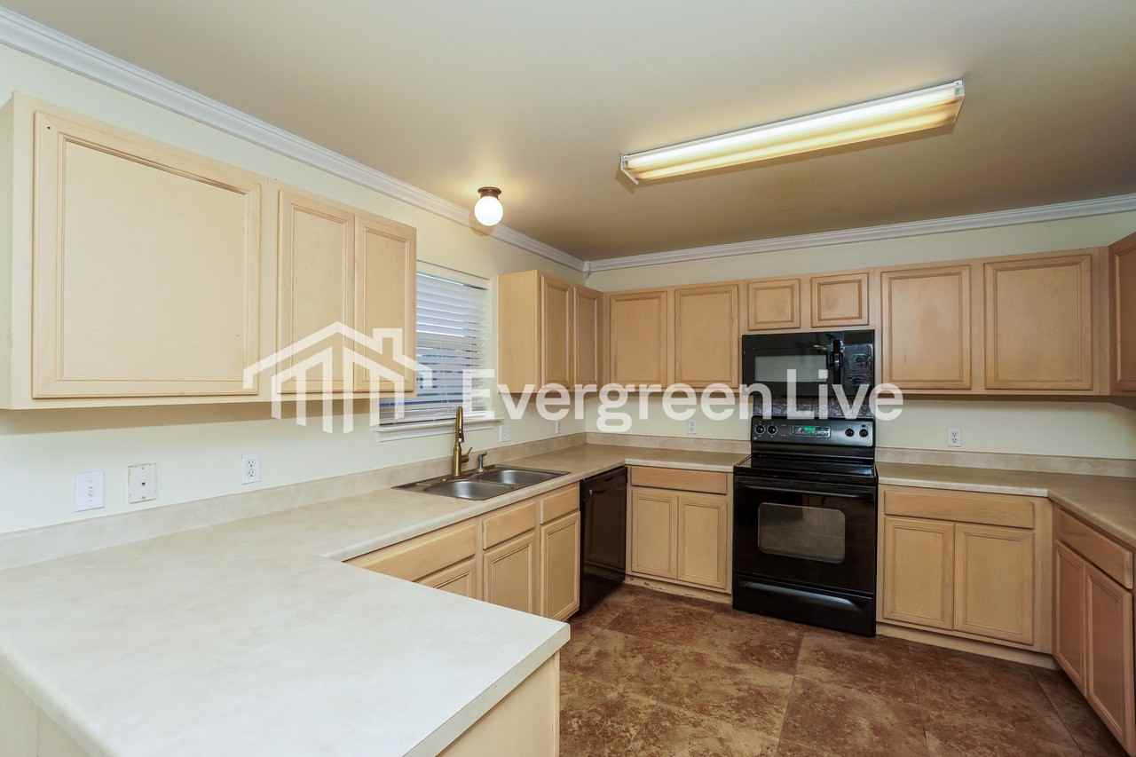 10808 Shaenfield Ct - Photo 4 of 11