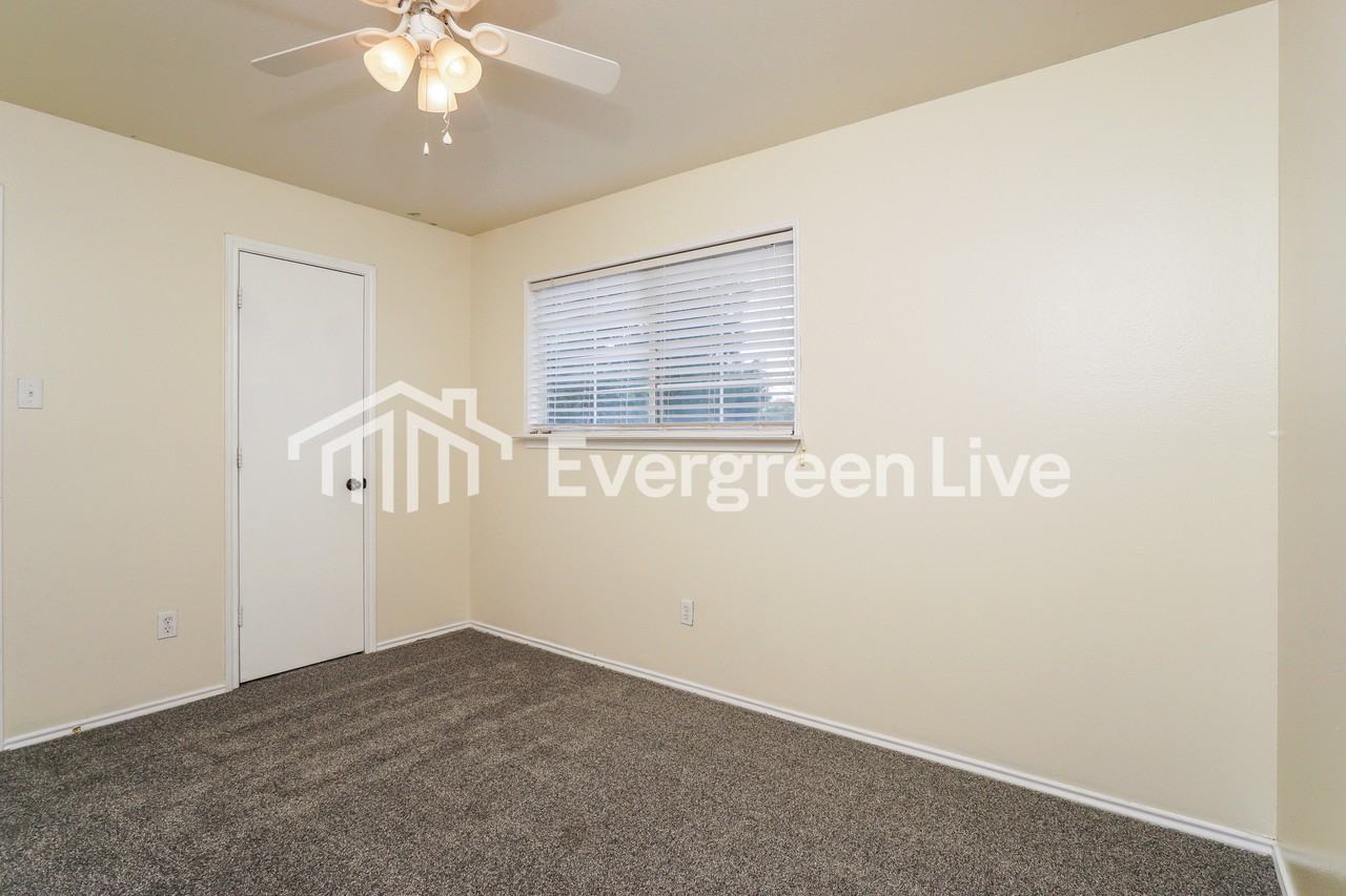 10808 Shaenfield Ct - Photo 7 of 11