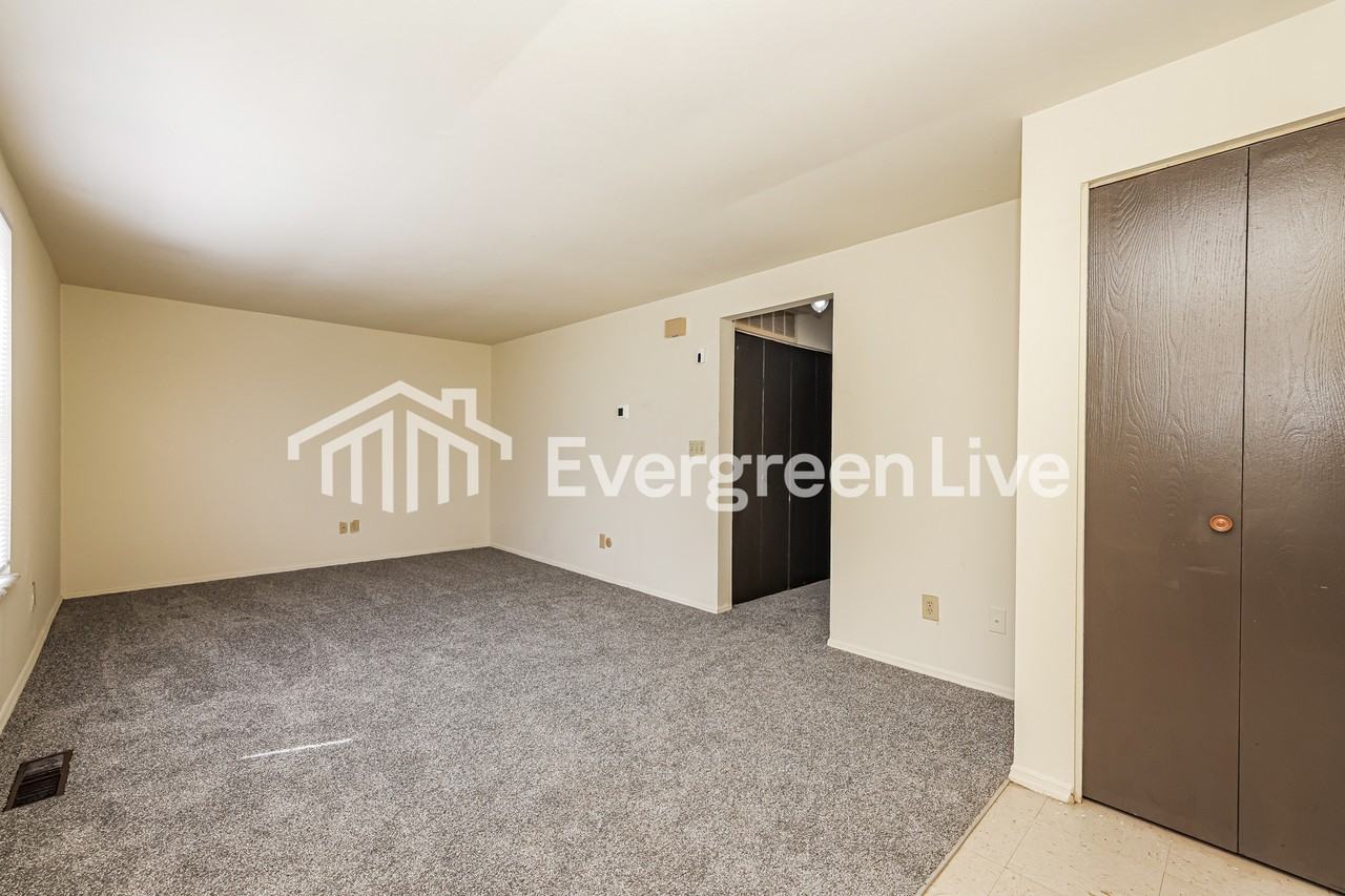 8113 Mount Aetna St - Photo 3 of 15