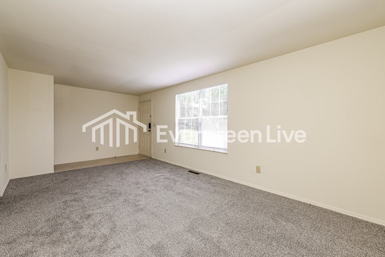 8113 Mount Aetna St - Photo 4 of 15