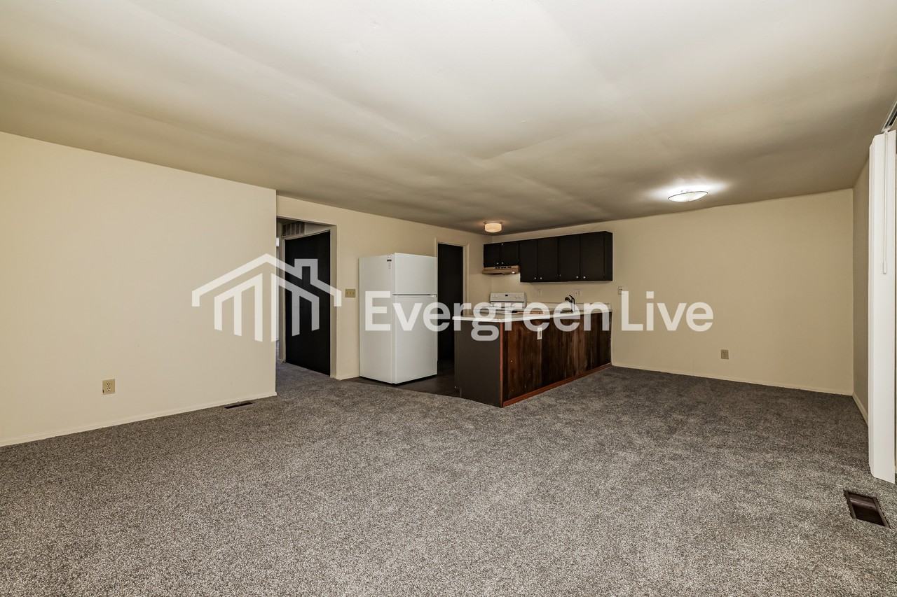 8113 Mount Aetna St - Photo 5 of 15