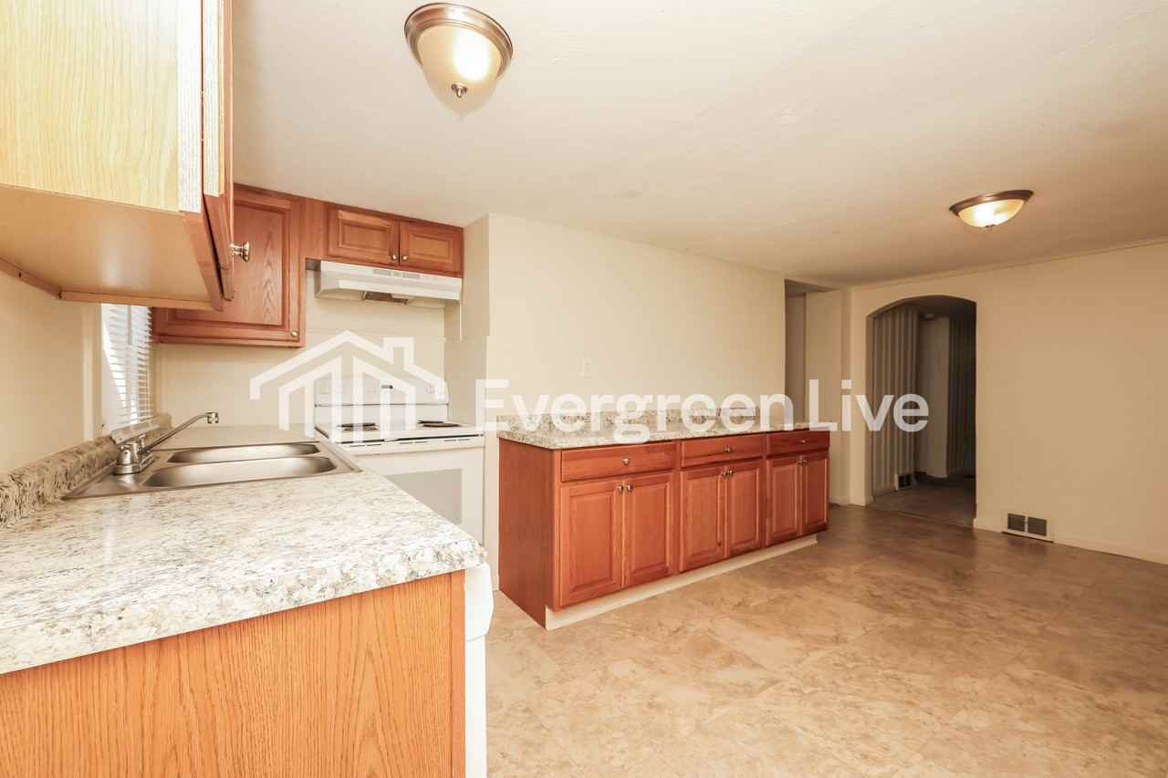 2961 Berkley St - Photo 7 of 15