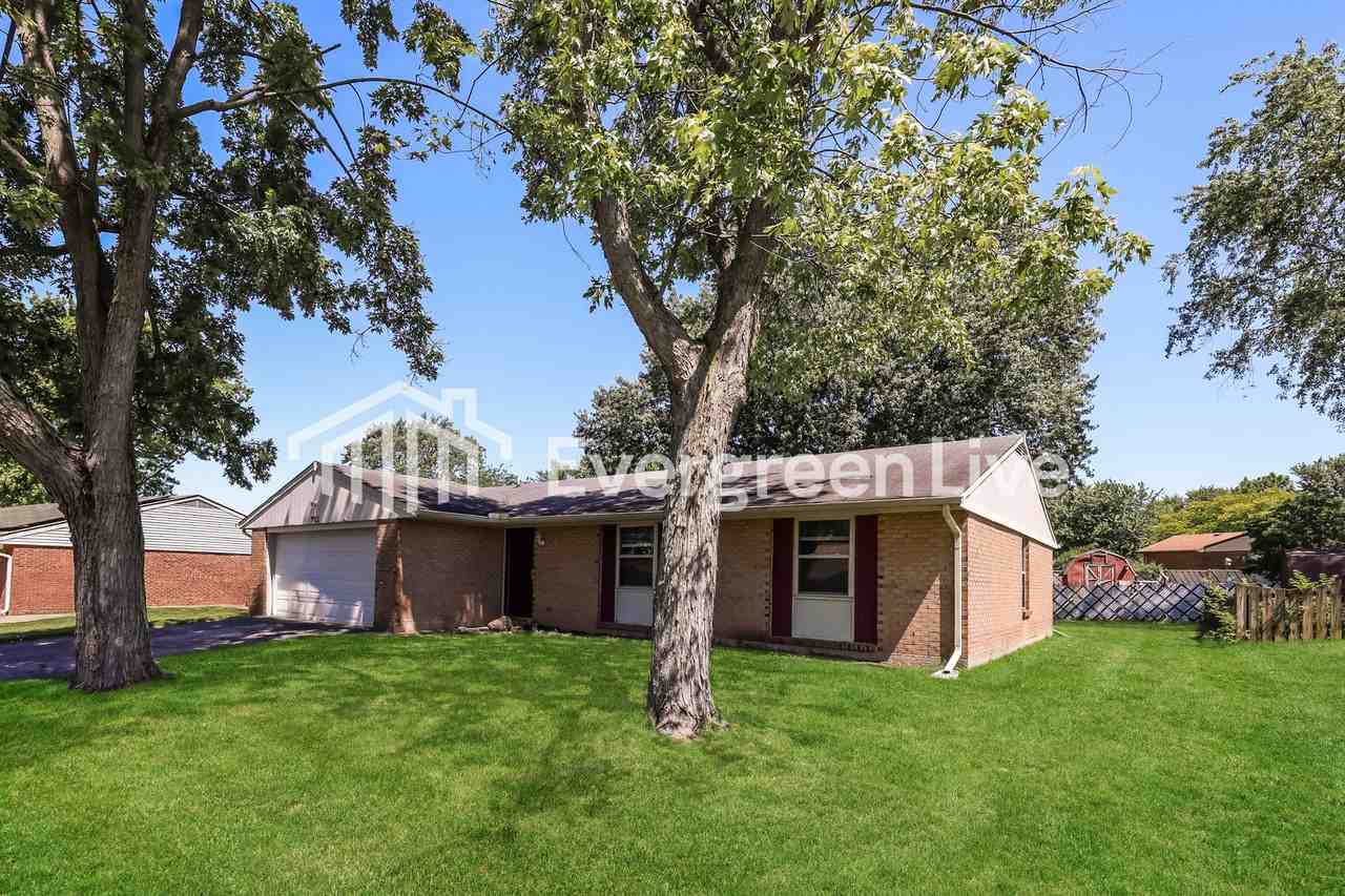 4911 Larchview Dr - Photo 2 of 15