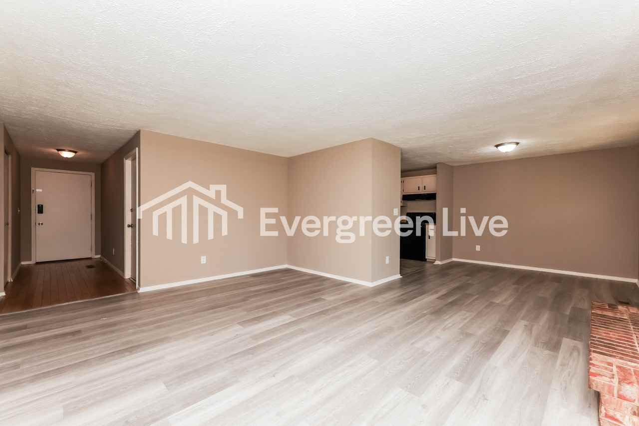 4911 Larchview Dr - Photo 4 of 15