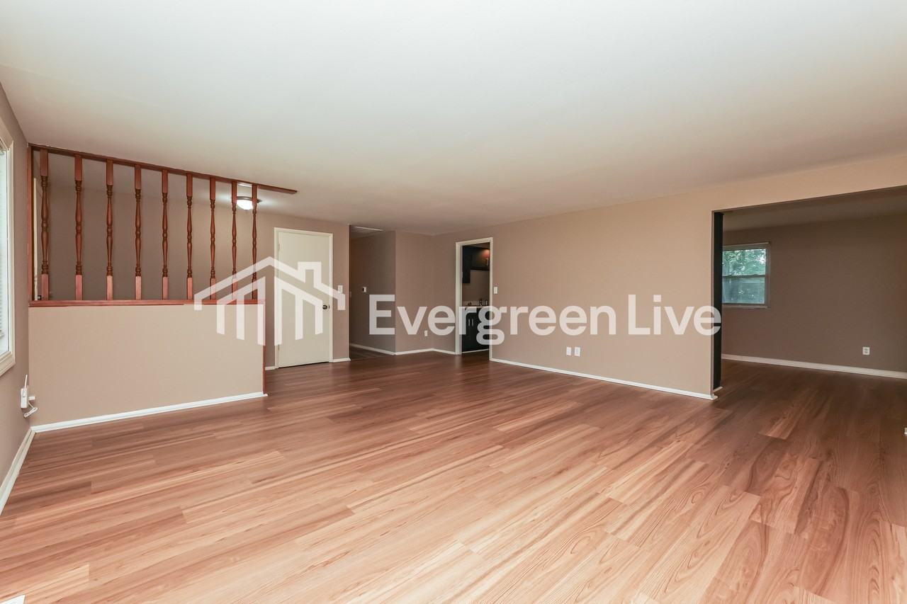 6696 Stranwood Dr - Photo 3 of 15