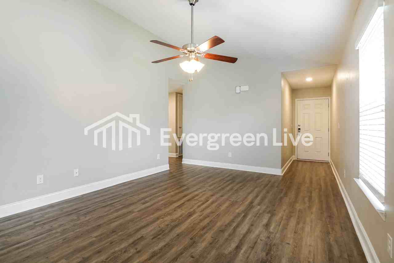 3008 Village Ridge Dr - Photo 3 of 14