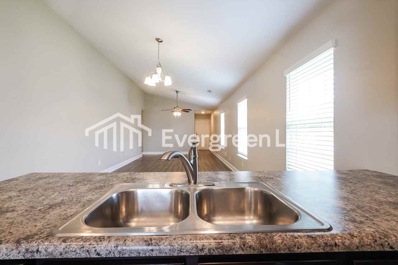 3008 Village Ridge Dr - Photo 6 of 14