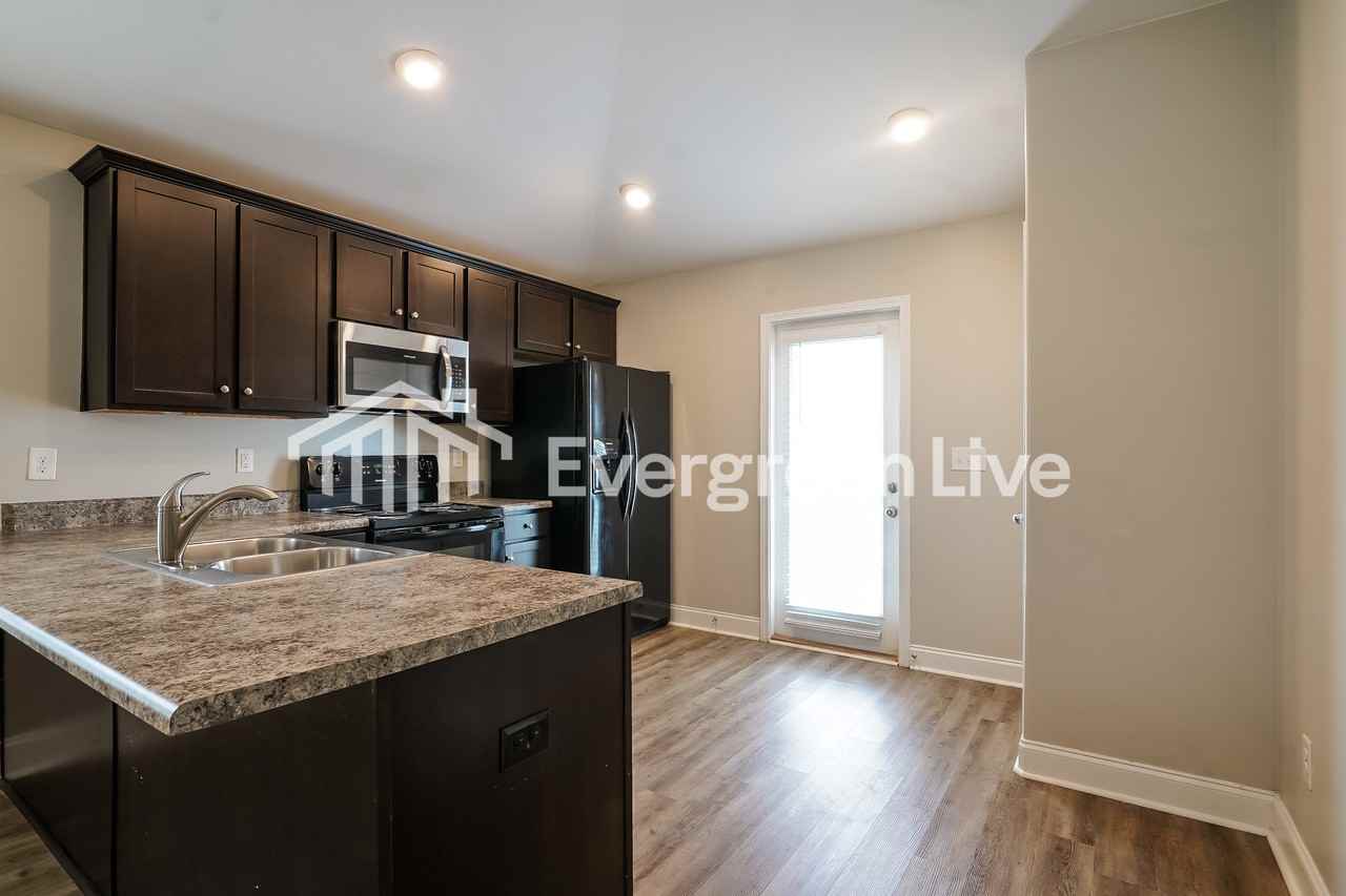 3008 Village Ridge Dr - Photo 7 of 14