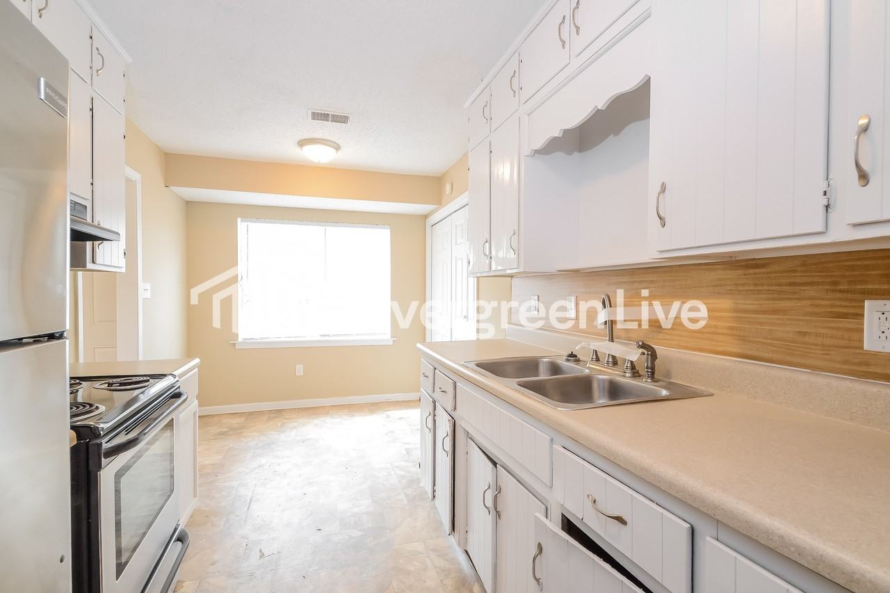 204 Leewood Cir - Photo 4 of 10