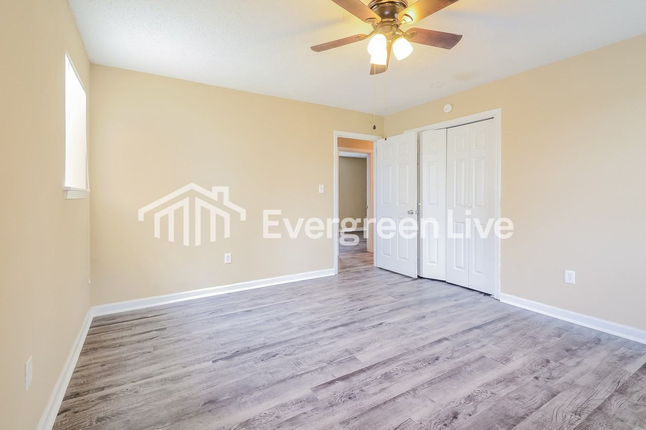 204 Leewood Cir - Photo 5 of 10