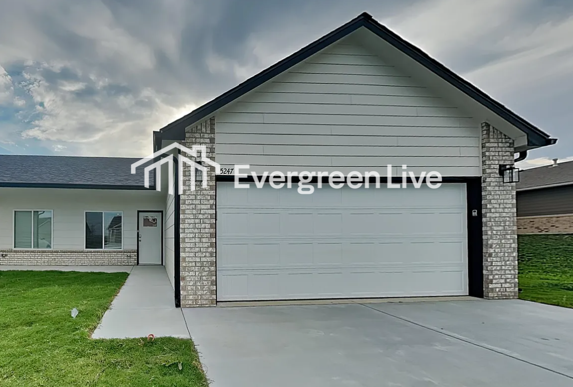 5247 N Cypress St - Photo 2 of 6