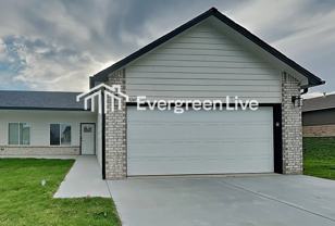 5247 N Cypress St - Photo 1 of 1