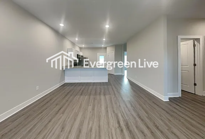 5247 N Cypress St - Photo 4 of 6