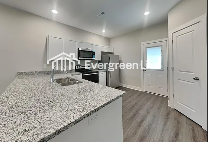 5247 N Cypress St - Photo 5 of 6