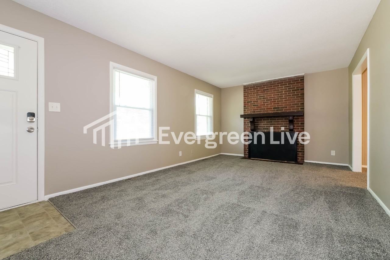 11819 Armitage Dr - Photo 3 of 15