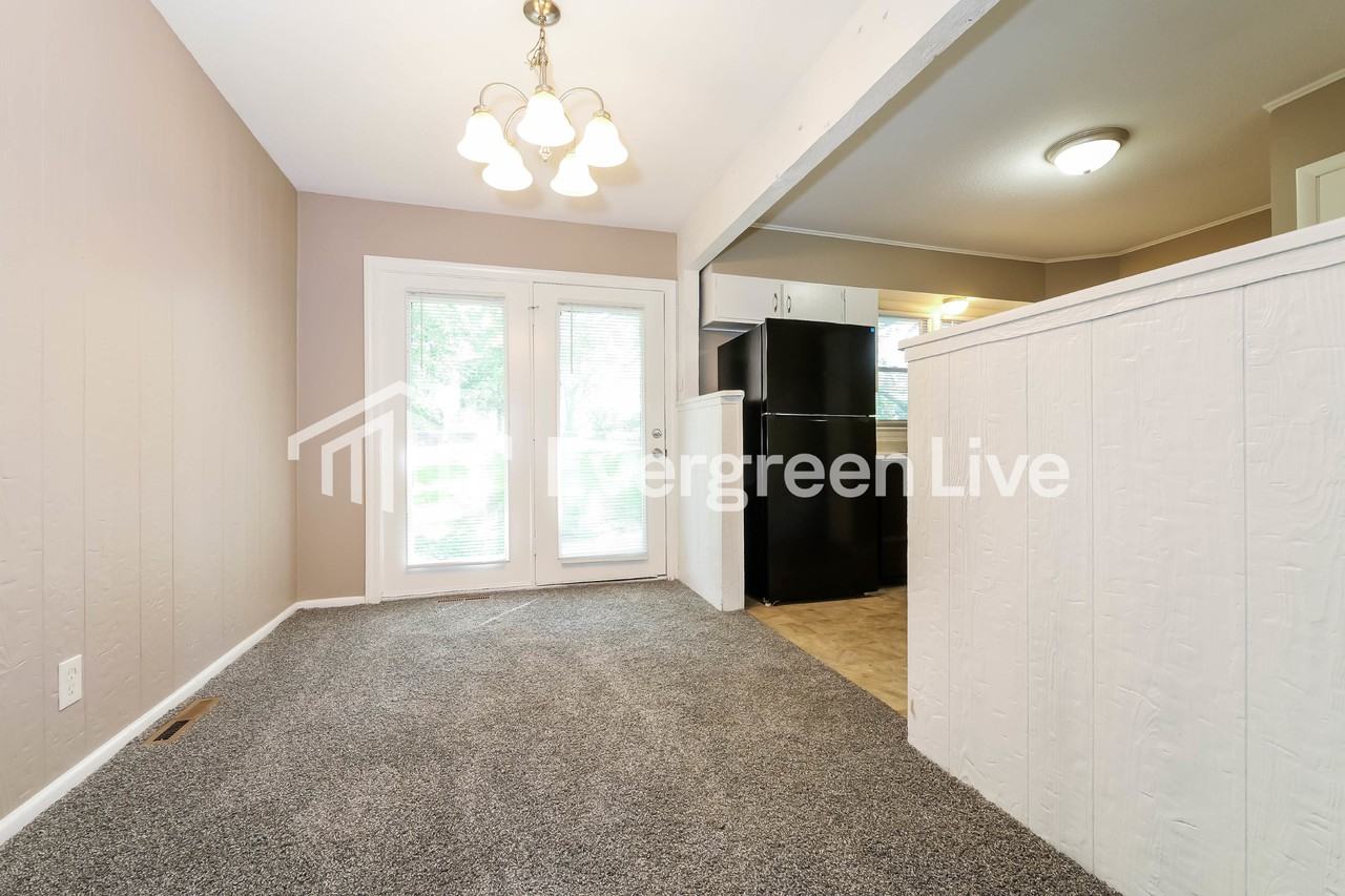 11819 Armitage Dr - Photo 4 of 15