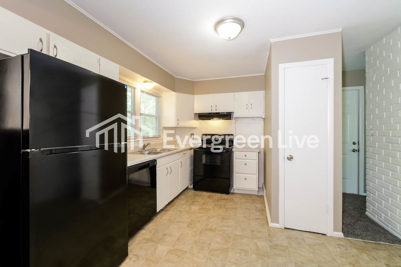 11819 Armitage Dr - Photo 5 of 15