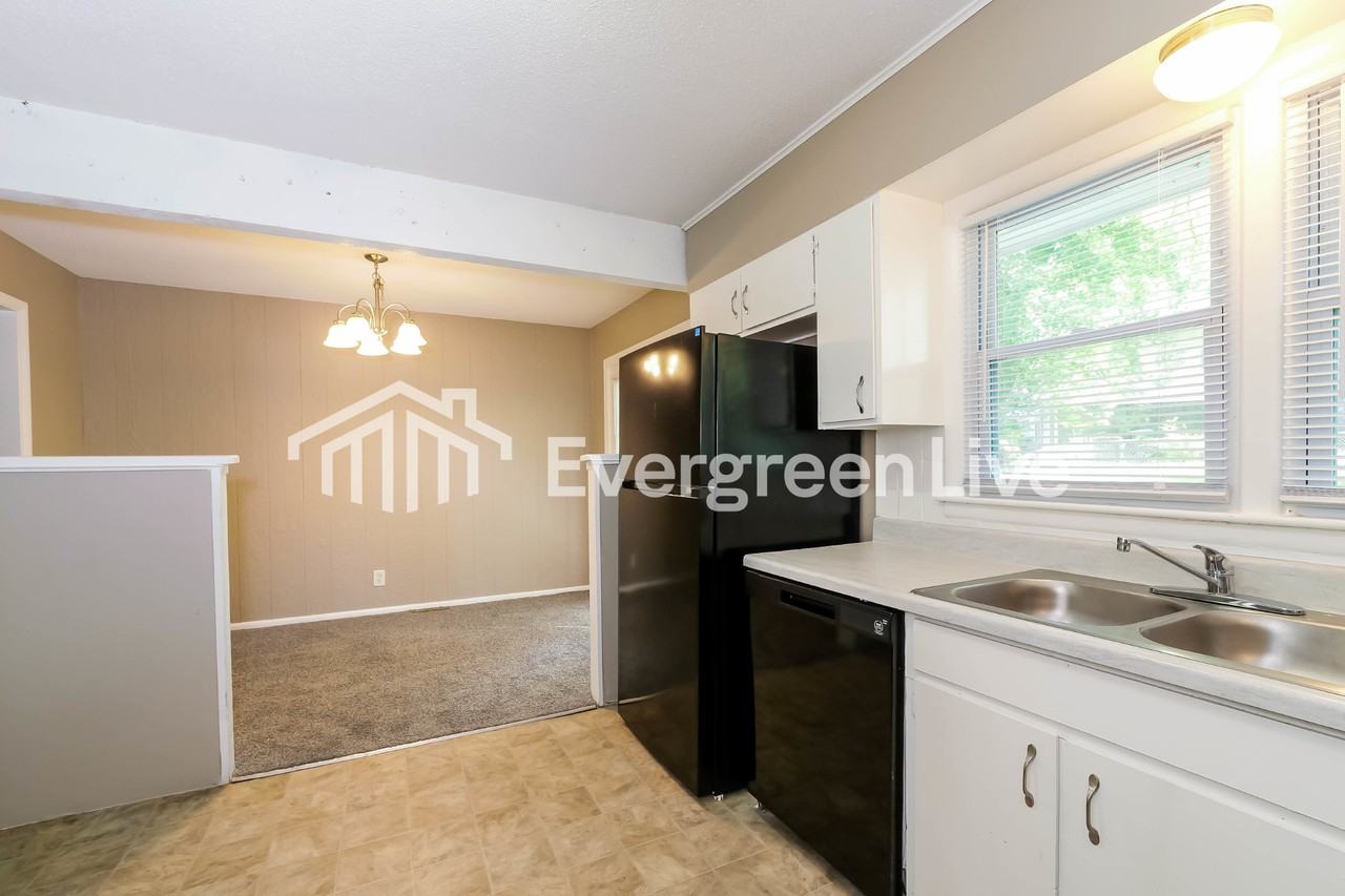 11819 Armitage Dr - Photo 6 of 15