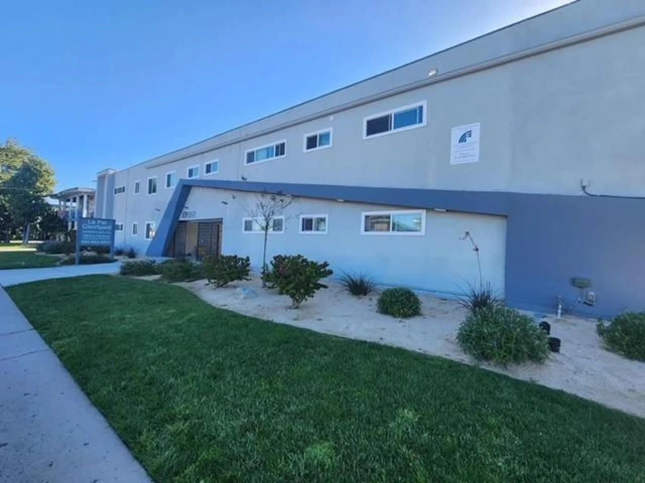 La Pat Courtyard Apartments - Photo 3 of 50