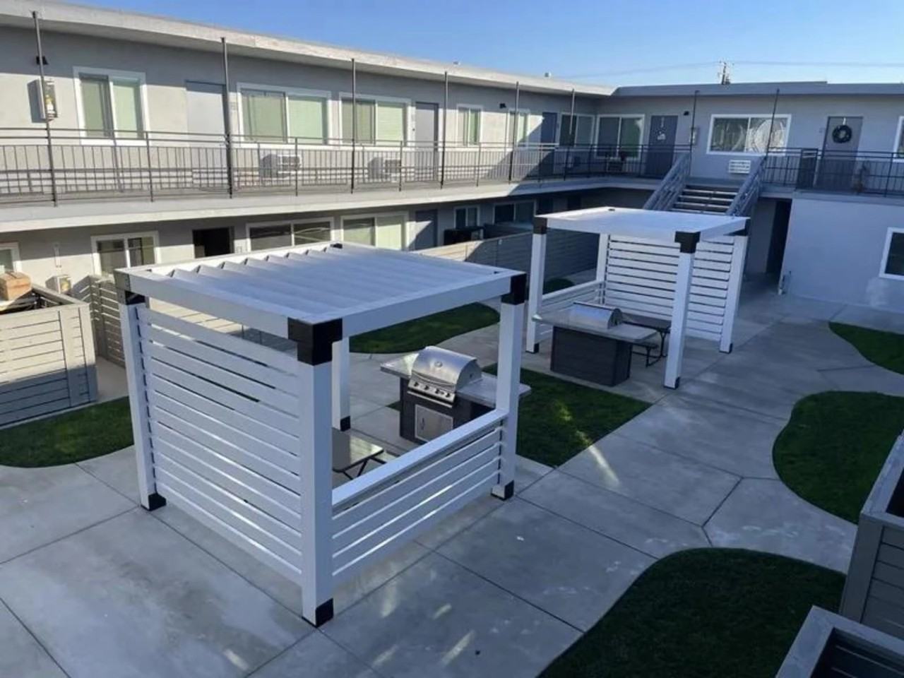 La Pat Courtyard Apartments - Photo 5 of 50