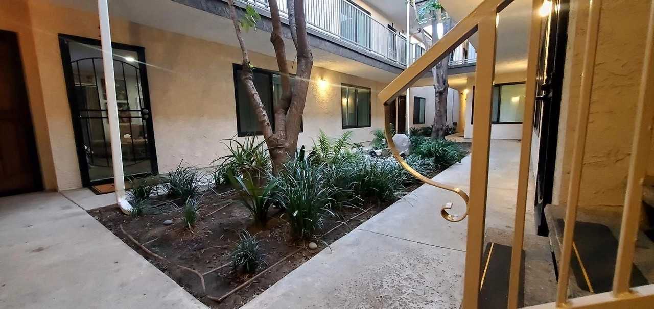 1628 W 218th St - Photo 5 of 50