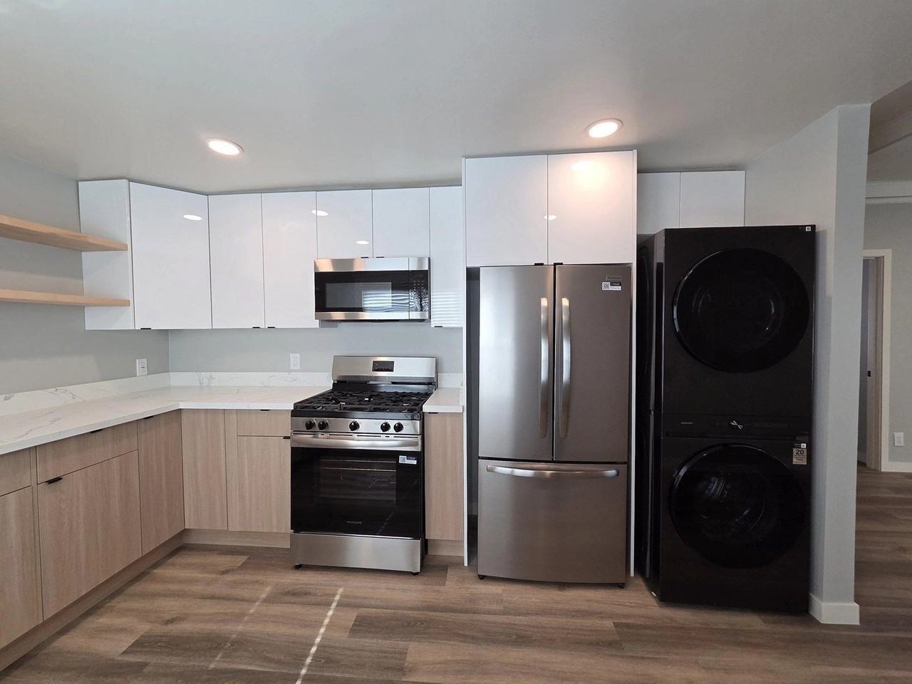 1411 Mohawk St - Photo 7 of 35
