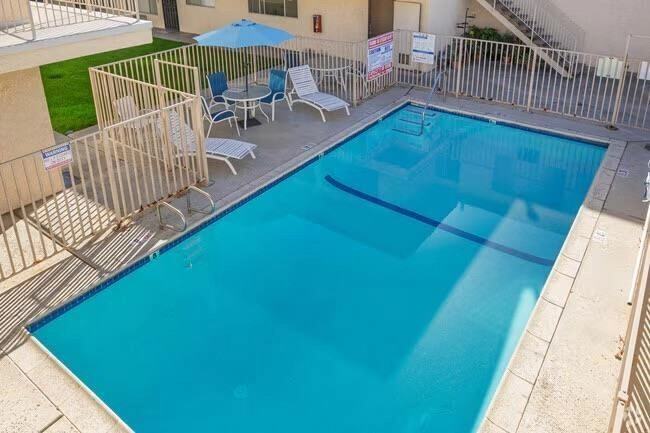 Ryon ave Apartments - Photo 4 of 25