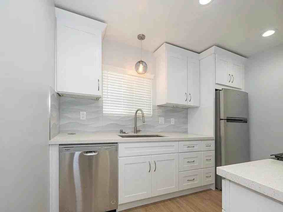 418 N Broadway - Photo 3 of 50
