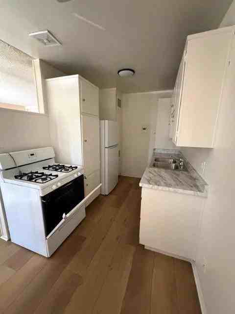 11126 Huston St - Photo 2 of 17
