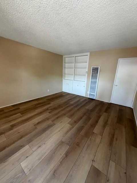 11126 Huston St - Photo 5 of 17