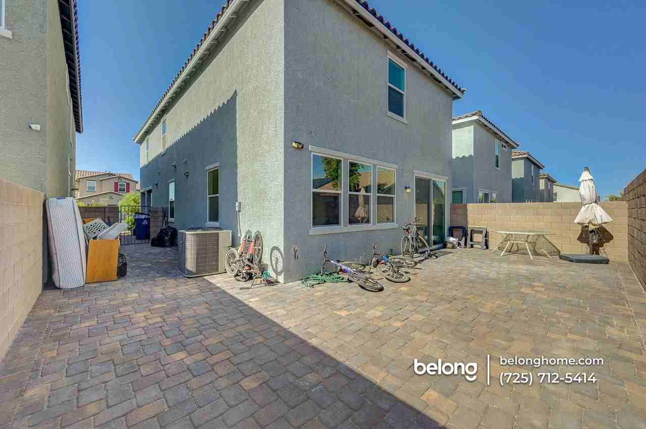 9283 Quartz Hills Ave - Photo 3 of 48