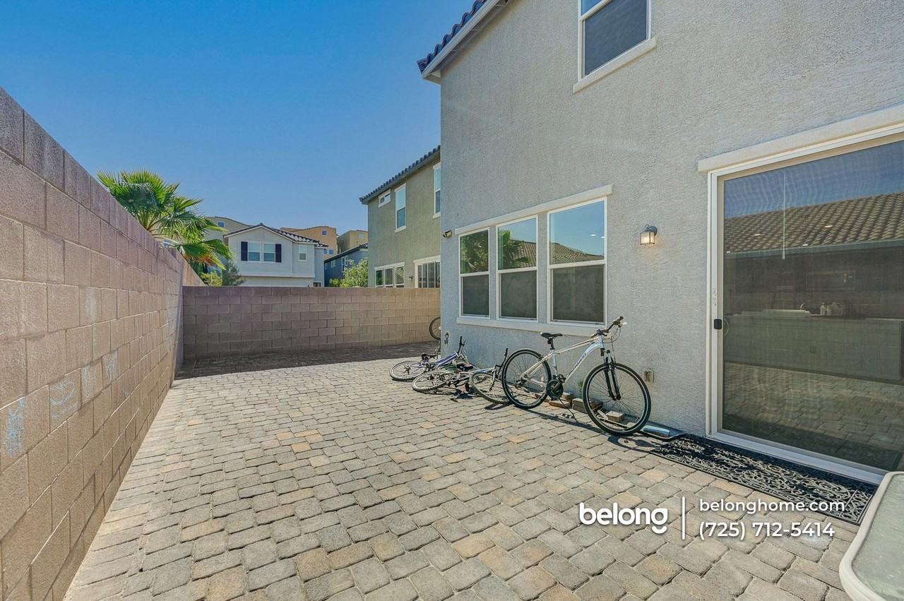 9283 Quartz Hills Ave - Photo 4 of 48