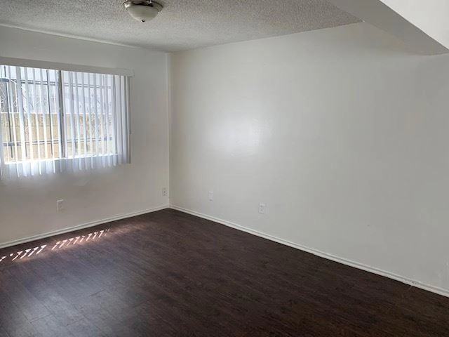 2283 Lewis Ave - Photo 5 of 7