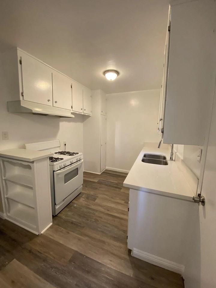 6434 Shirley Ave - Photo 4 of 35