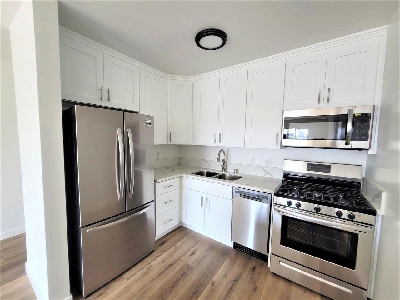 1841 S. Manhattan Pl - Photo 2 of 40